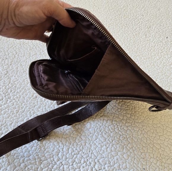 Vilenca Brown Leather Woven Crossbody Bag - Picture 9 of 9